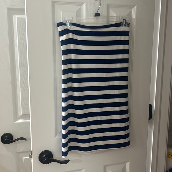 Gibson, pole and skirt - Picture 1 of 3